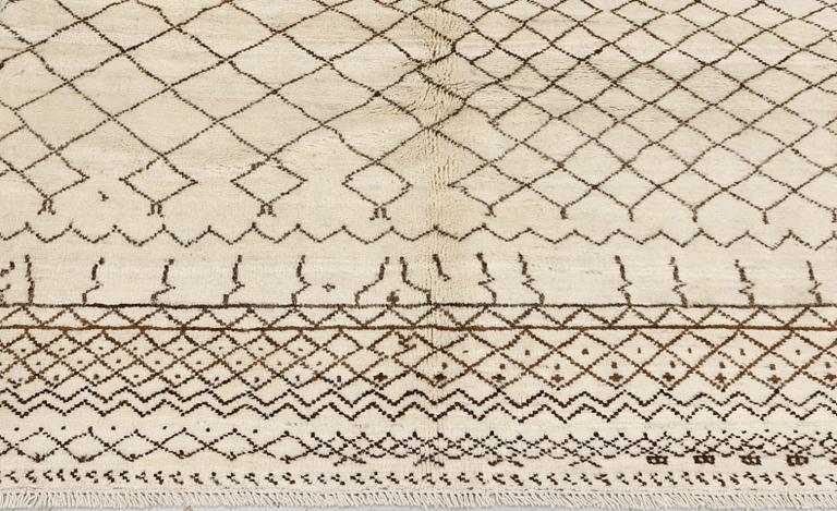 A Moroccan rug, approx. 180 x 123 cm.