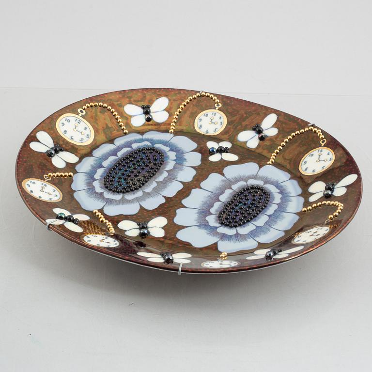 Birger Kaipiainen, a ceramic dish, 'Duetto', Arabia Art, Finland 1983.