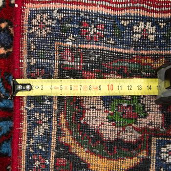 Matto, itämainen, n. 212x135 cm.