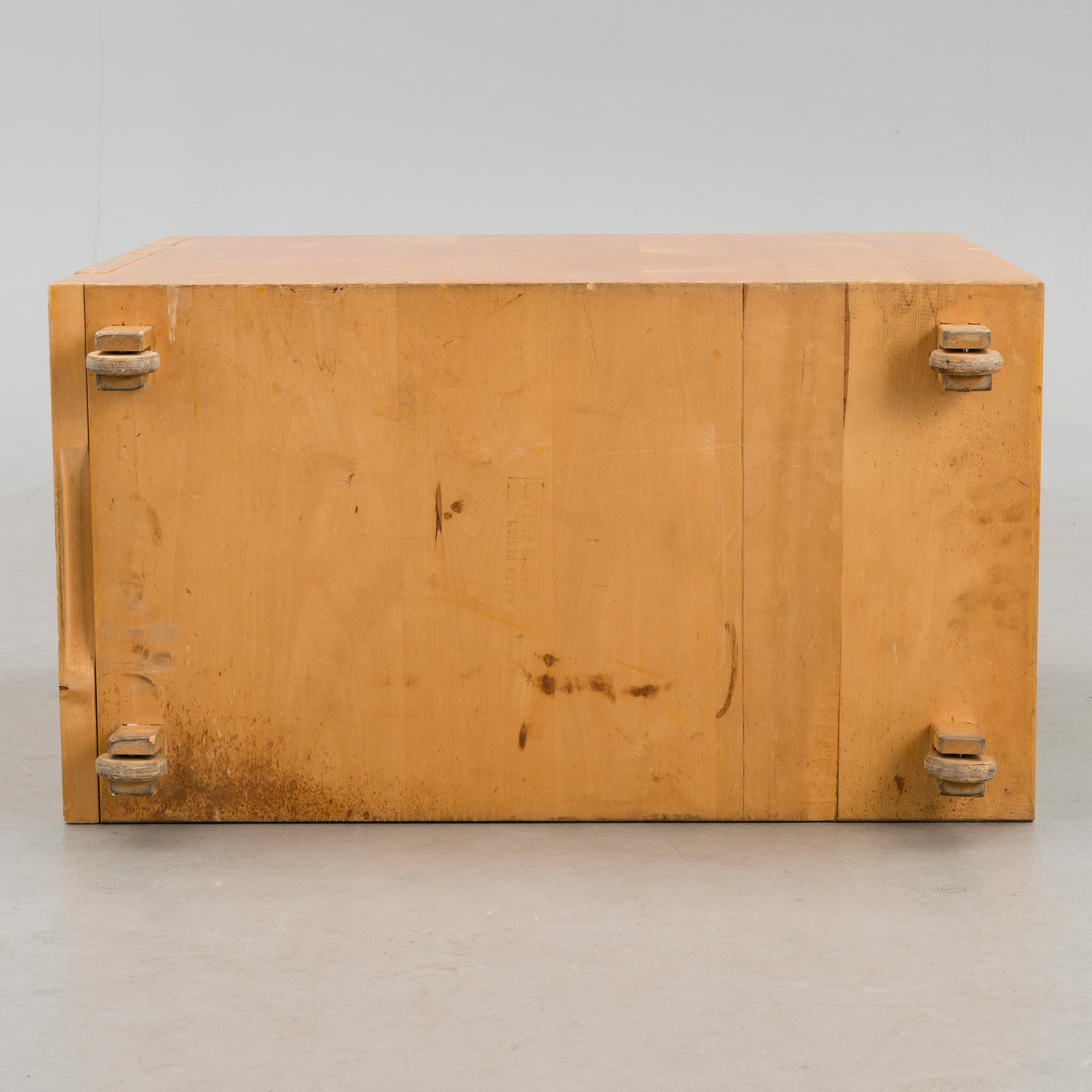 An early 1930s 'B96' drawer unit for O.Y. Huonekalu-ja Rakennustyötehdas A.B. Finland.