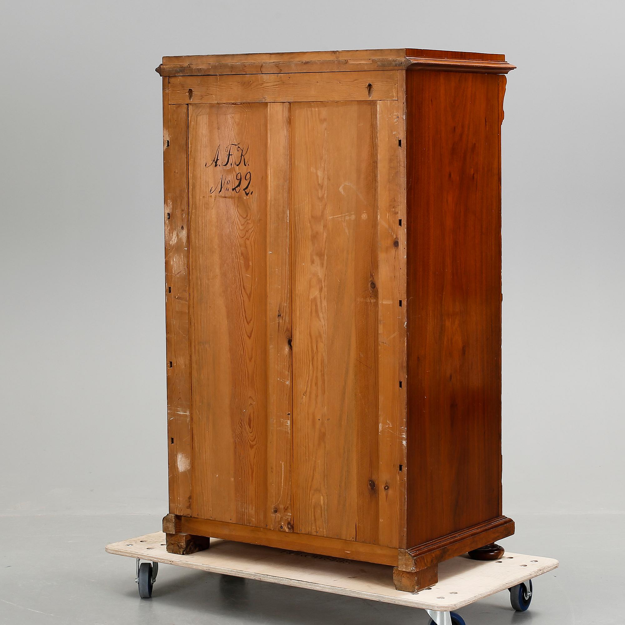 HERRBYRÅ, nyrenässans, 1800-talets slut.