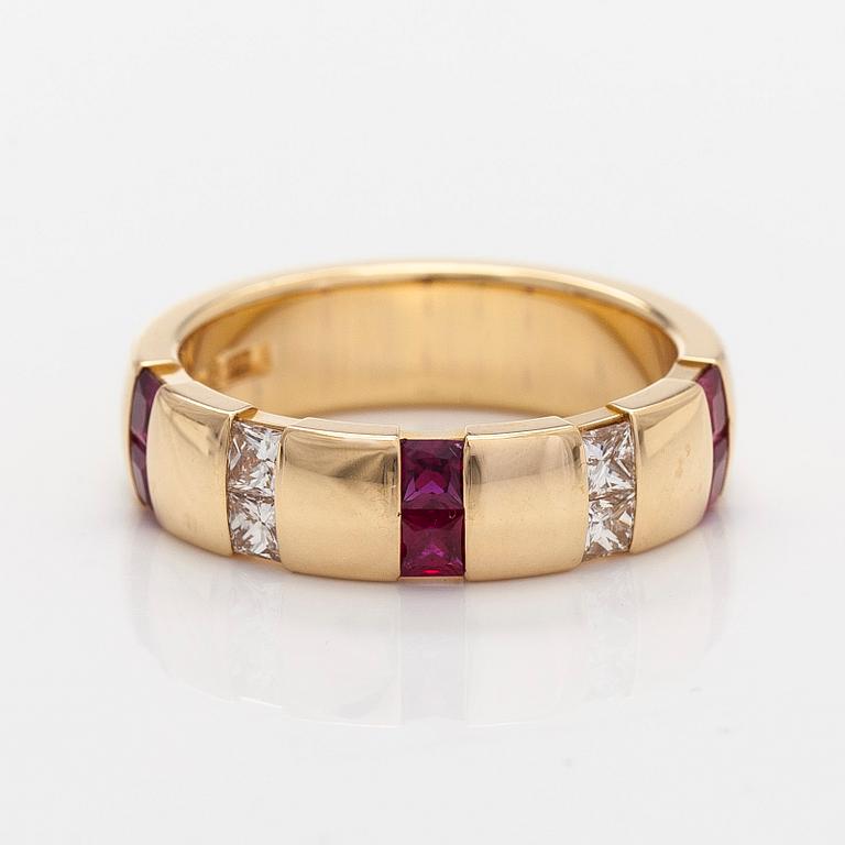 Engelbert, ring, gold with rubies and princess-cut diamonds.