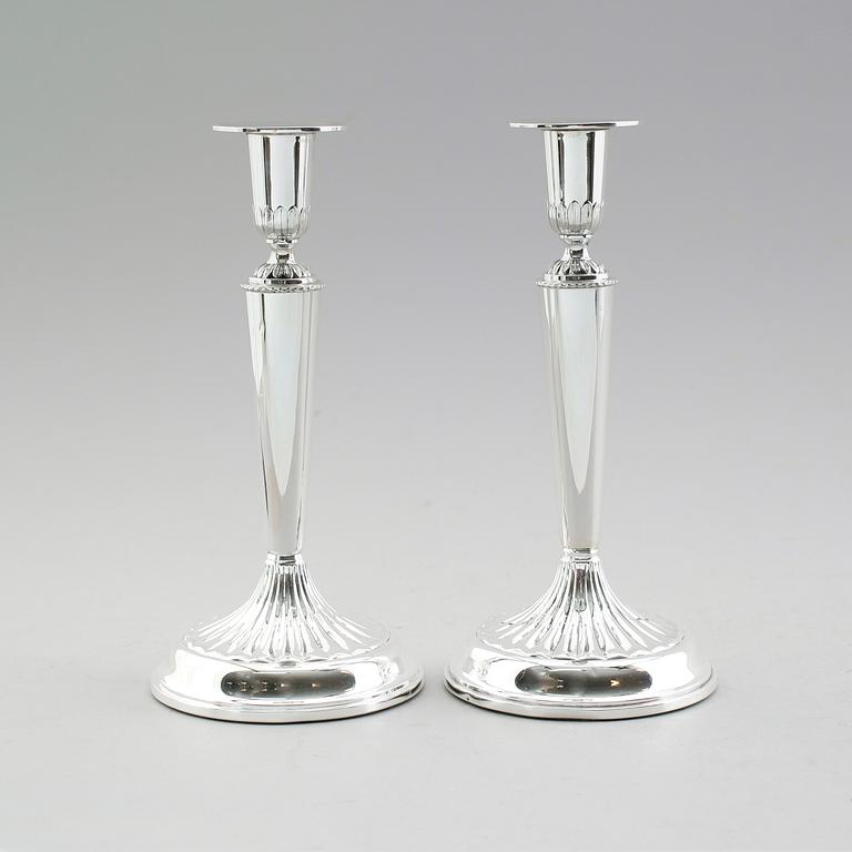 LJUSSTAKAR, 1 par, gustaviansk stil, Göteborg 1965.