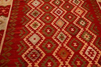 A kelim rug, 283 x 200 cm.