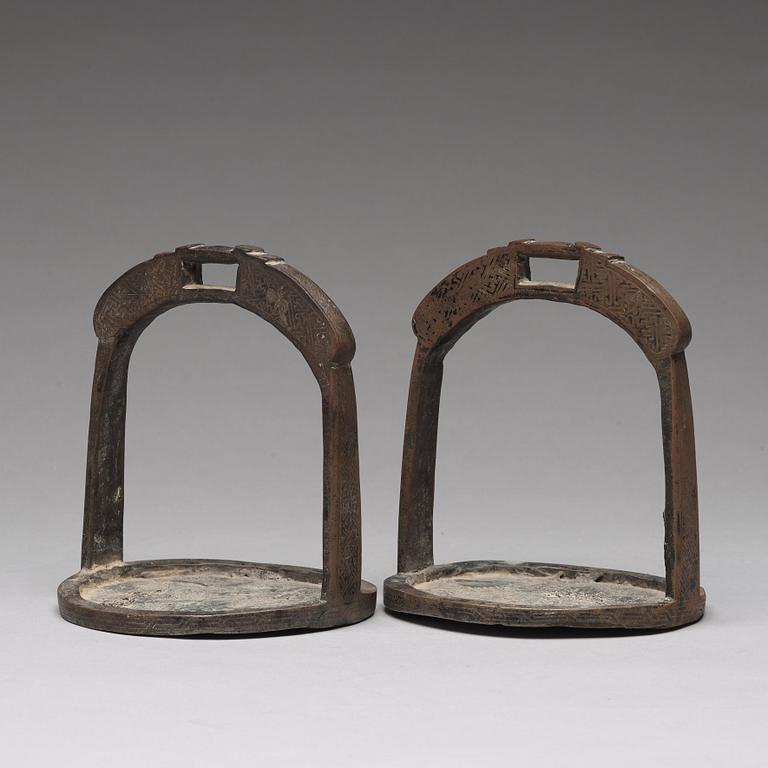 A pair of bronze stirrups, Qing dynasty.