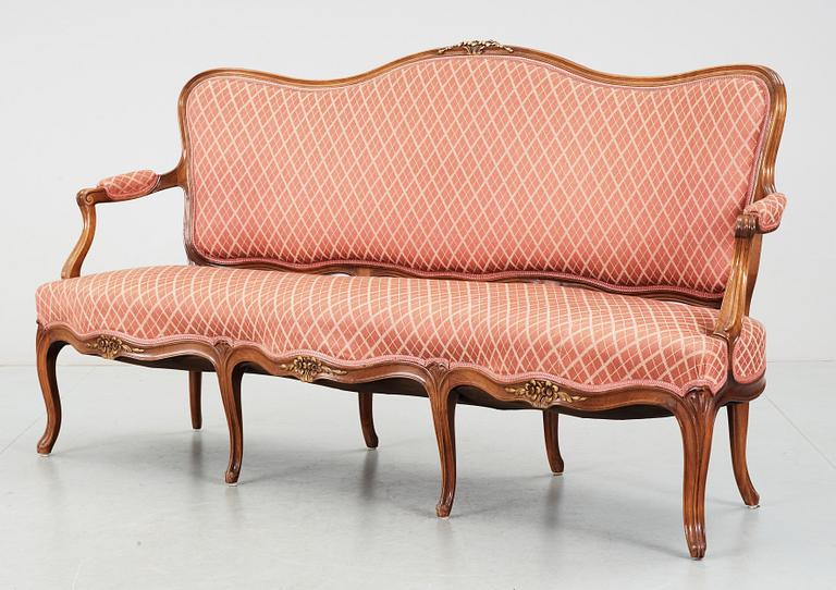 SOFFA samt BORD, rokoko-stil. Nordiska kompaniet, 1900-tal.