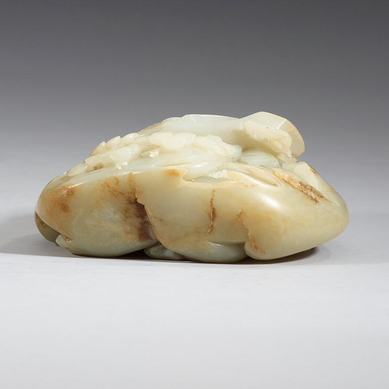 A finely carved Chinese nephrite sculpture, Qing dynasty (1644-1912).