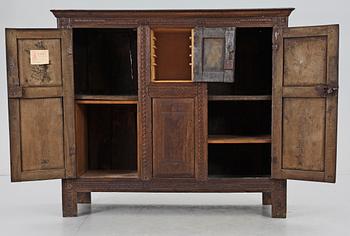 SKÅP, renässansstil, bär dat 1751.