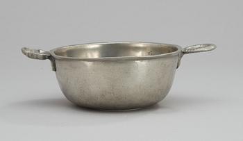 A Swedish pewter kuksa. Makers mark by Anders Näsman, Hudiksvall (1831-1839).