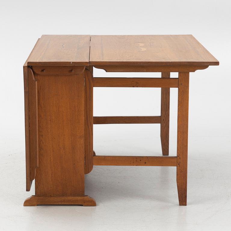 A gate-leg table, first half/mid 20th century.