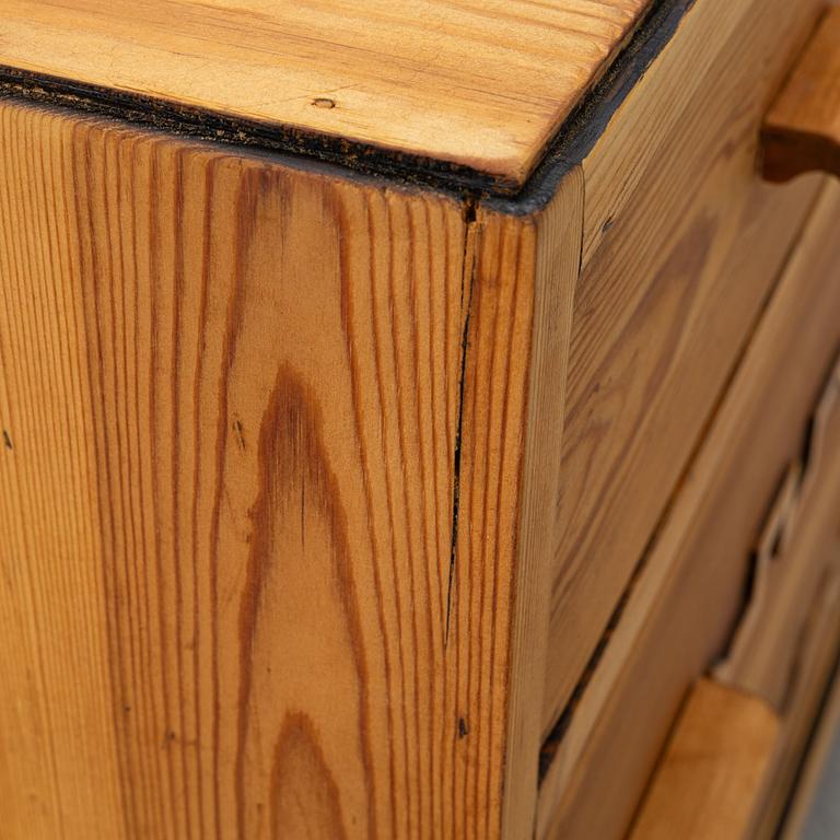 A chest of drawers, 1930's/40's.