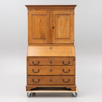 A writing cabinet, 18th/19th century.