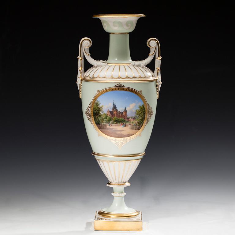 DEKORATIONSURNA, porslin, Danmark, Royal Copenhagen ca 1900.