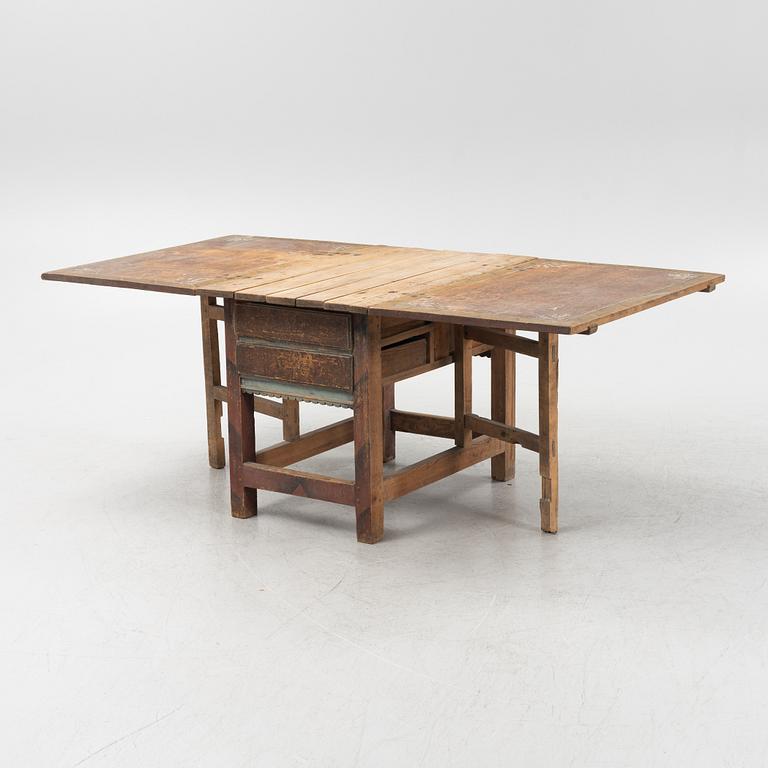 A Swedish gate-leg table, around the year 1800.