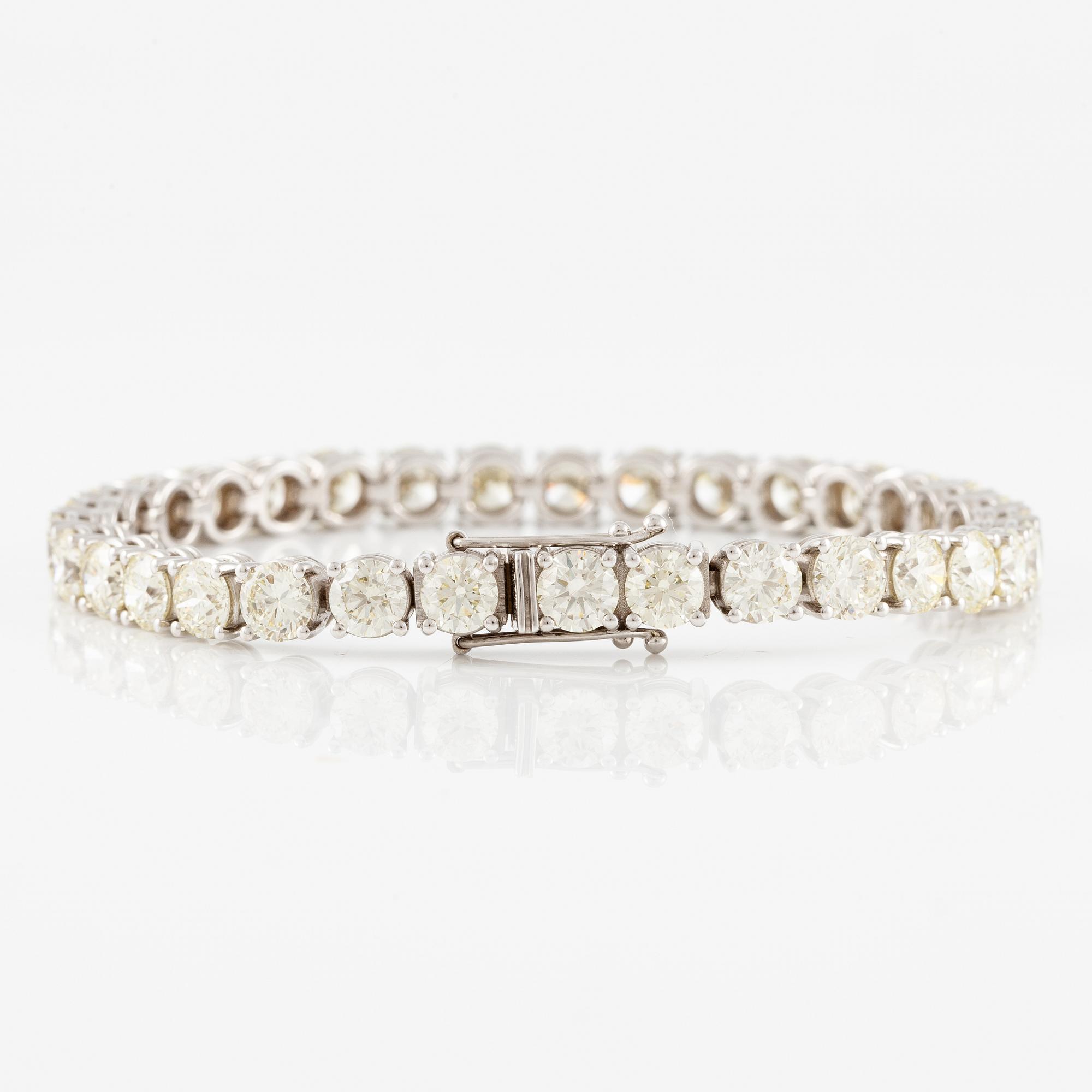 Tennis bracelet, 18K white gold with brilliant-cut diamonds.