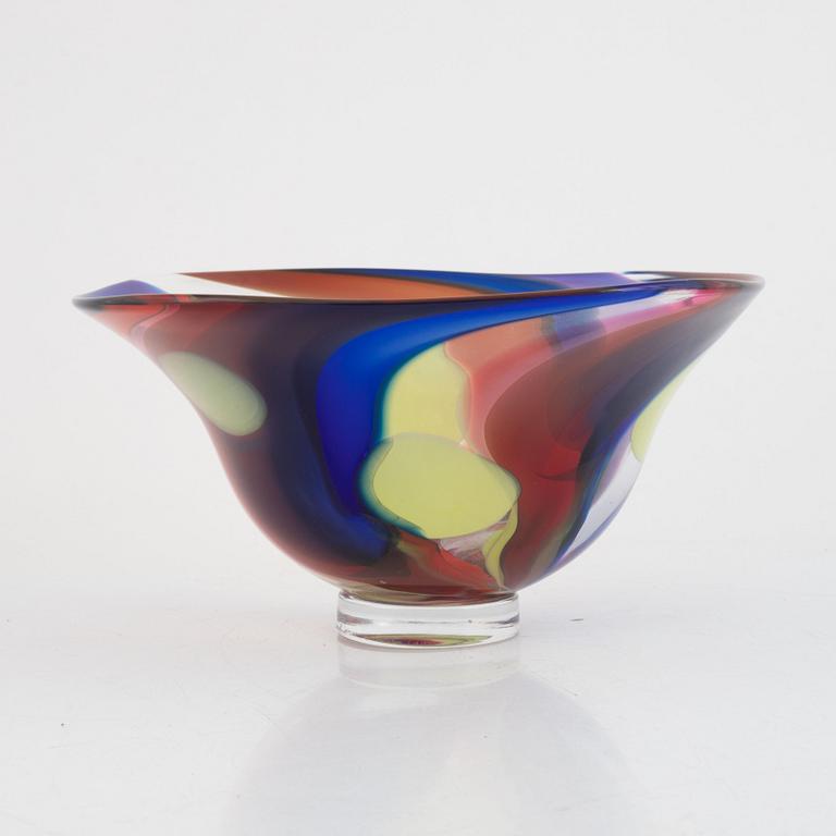 Berit Johansson, a bowl, 1990 and Ann Wolff, Jan-Erik Ritzman and Sven-Åke Carlsson, a vase, Transjö.