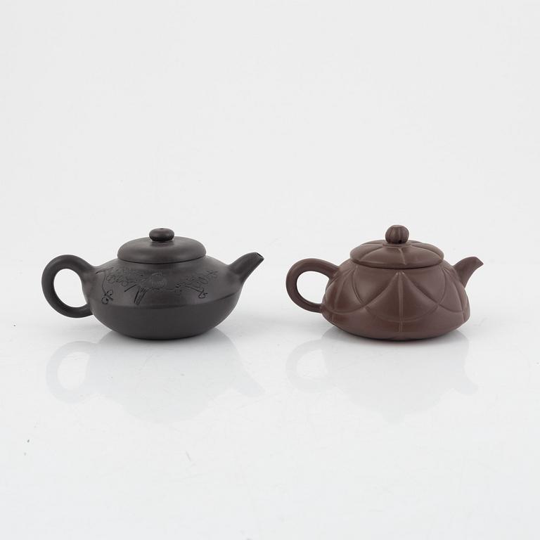 Two Chinese yixing teapots, 20th century.