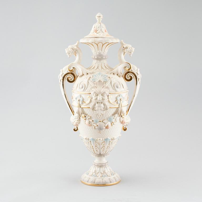 PRAKTURNA, majolika, Rörstrand, omkring sekelskiftet 1900.