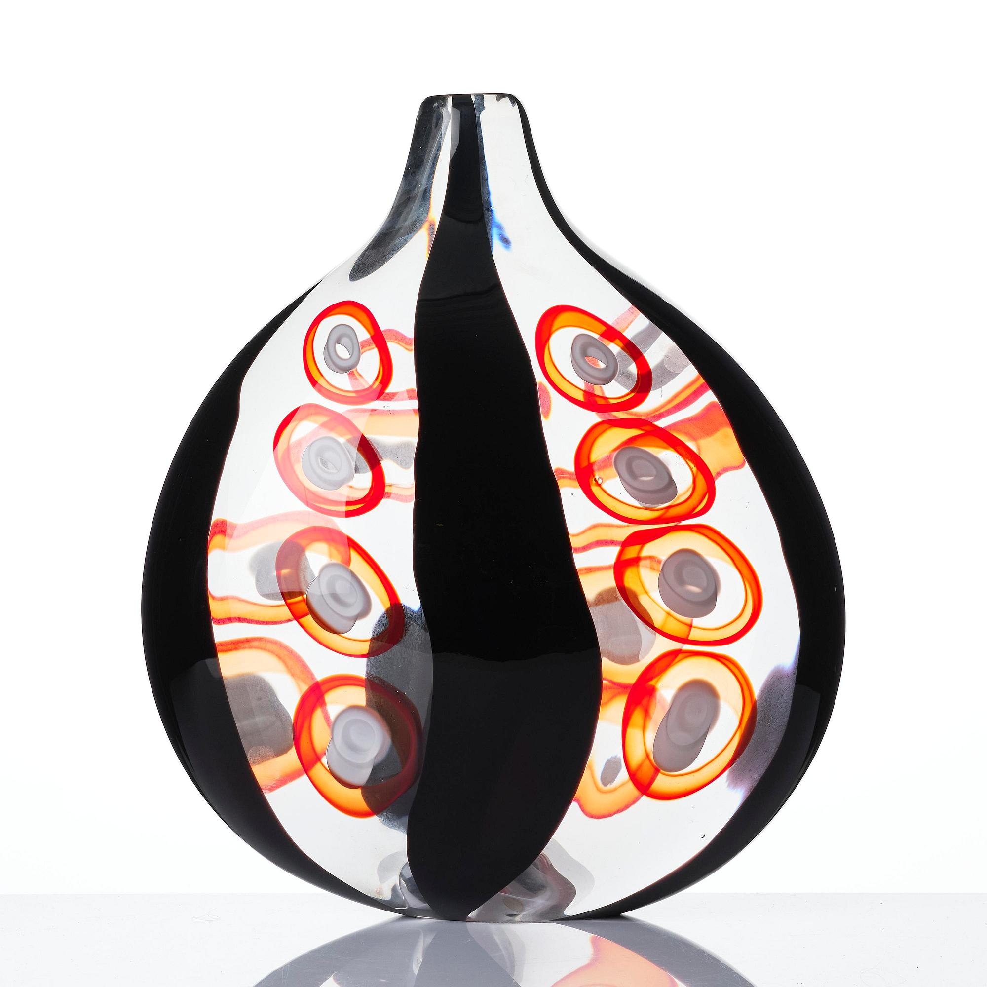 Ann Wåhlström, a unique glass vase, BMI Studios, Seattle, USA, 2007.