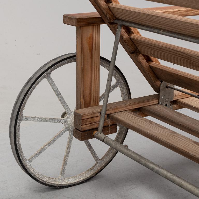 A second half of the 20th Century stained pine sunbed by Elsa Stackelberg, Fri Form.