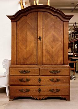 SALSSKÅP, rokoko, 1700-tal.