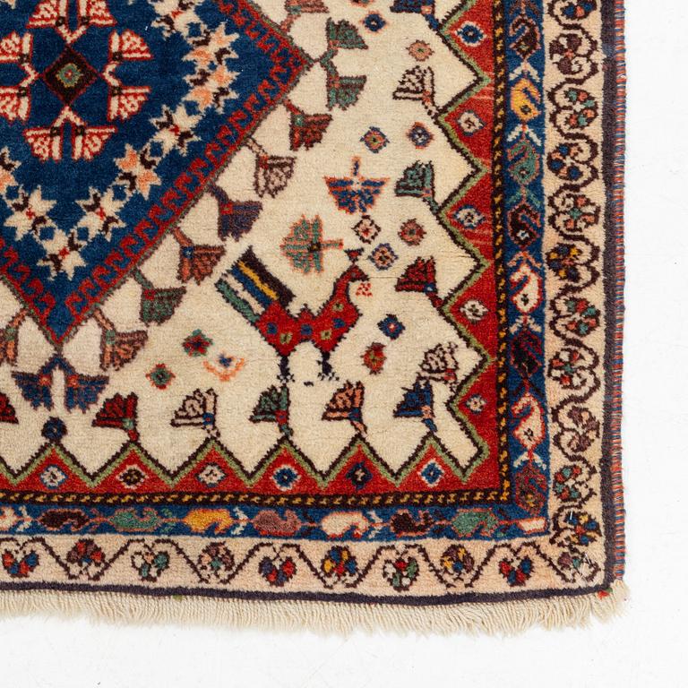 Gallery rug, likely Yalameh, approx. 286 x 84 cm.