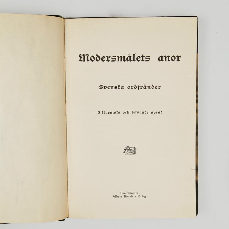 BÖCKER OM SPRÅK, 3 vol, bla "Bibliska egennamn med ordfränder i klassiska och lefvande språk" av August Strindberg, Stockholm 1910.