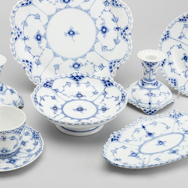 DINNERWARE, 16 pieces, "Musslemalet", Royal Copenhagen.