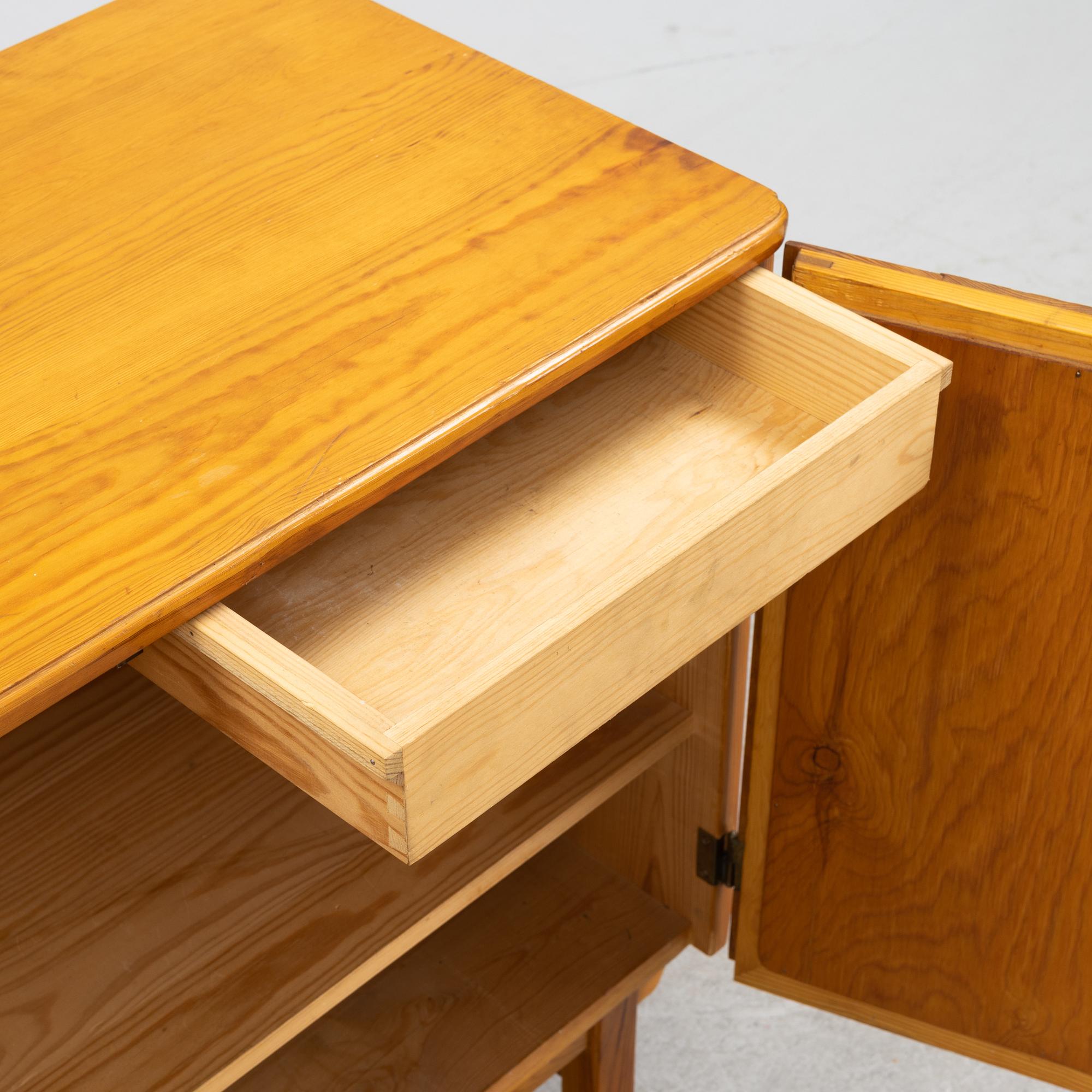 Göran Malmvall, skåp, modell 821, Karl Andersson & Söner, 1960-tal.