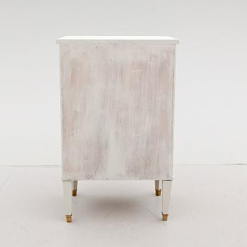 BYRÅ, gustaviansk stil, 1900-talets första hälft.