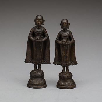 FIGURINER, två st snarlika, brons, sydost Asien. 1800-tal.