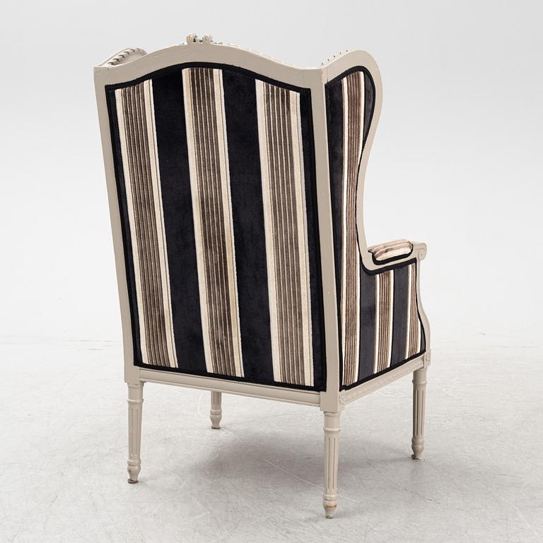 A Louis XVI-syle bergère, first half of the 20th century.