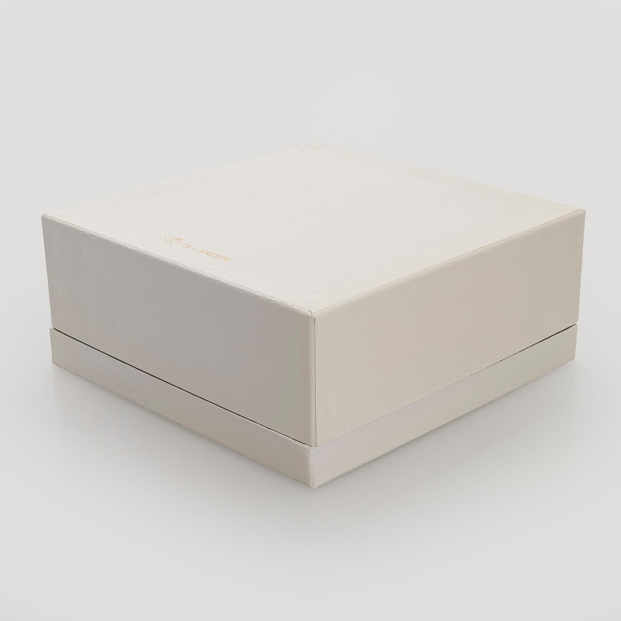 A. Tillander, malja, sterlinghopeaa ja emalia. Turku 2005.