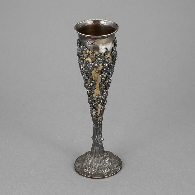 CHAMPAGNEFLÖJT, silver, Moskva, Ryssland, med otydlig mästarstämpel, 1889. Vikt ca 253 gram.