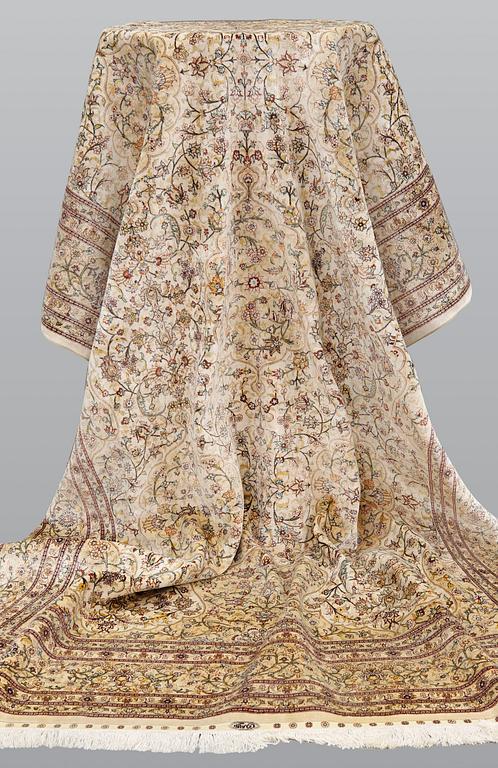 Matta, silke, orientalisk, ca 279 x 184 cm.
