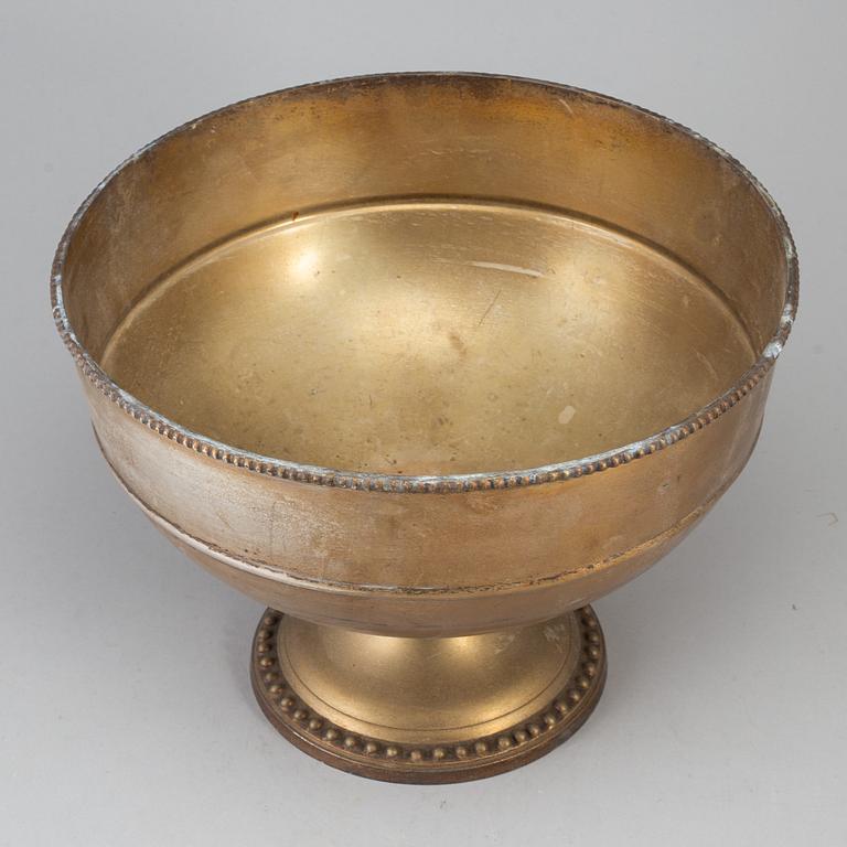 A 20th century plate champagne cooler.