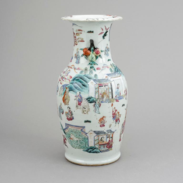 VAS, Kina, 1800-tal. Porslin.