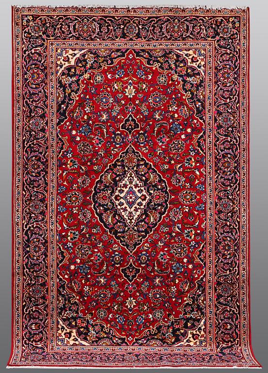 A CARPET, Kashan, ca 318 x 200 cm.