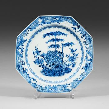 A set of 12 blue and white dishes, Qing dynasty, Qianlong (1736-95).