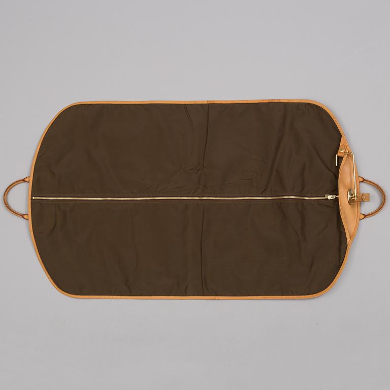 "Housse Porte-habits"  Louis Vuitton.