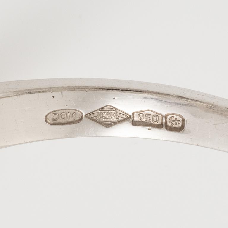 A platinum ring with an emerald-cut diamond 2.31 ct.