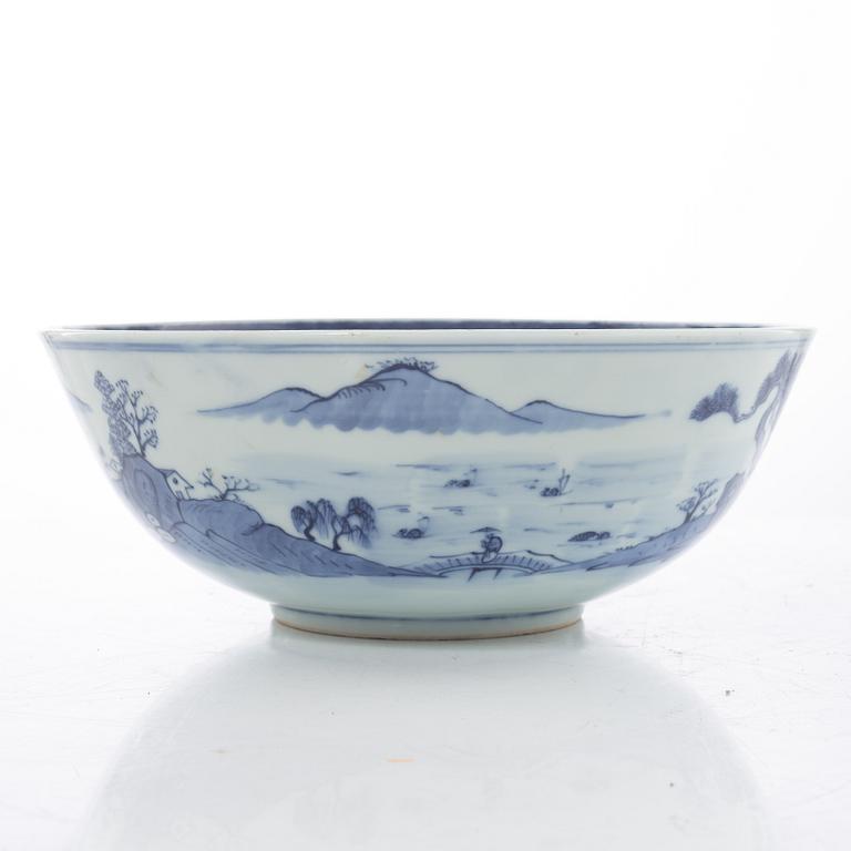 A blue and white porcelain bowl, China, Jiaqing (1796-1820).