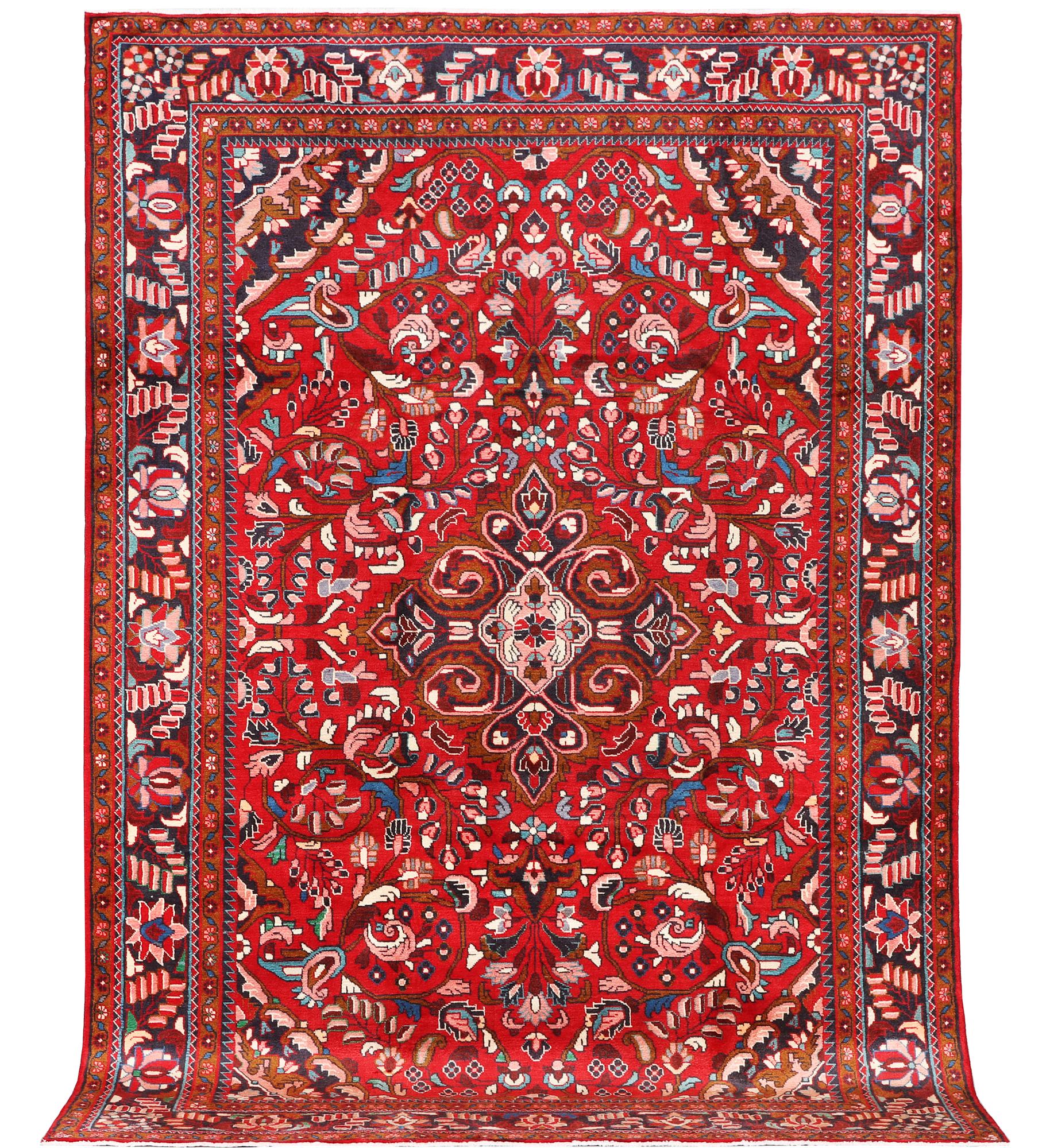 A Lilihan carpet, c. 333 x 225 cm.