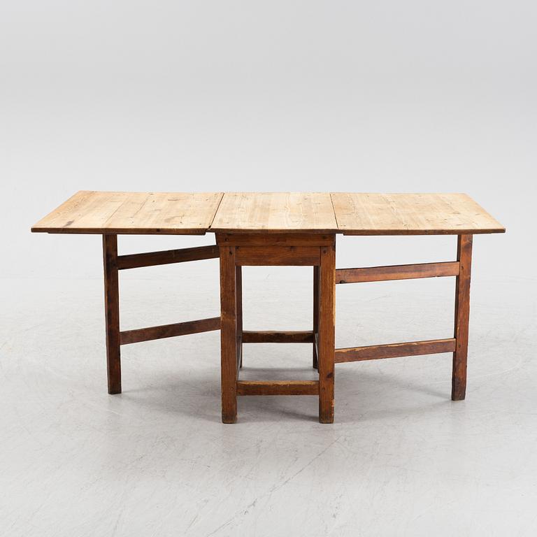 A pine gateleg table, 19th Century.