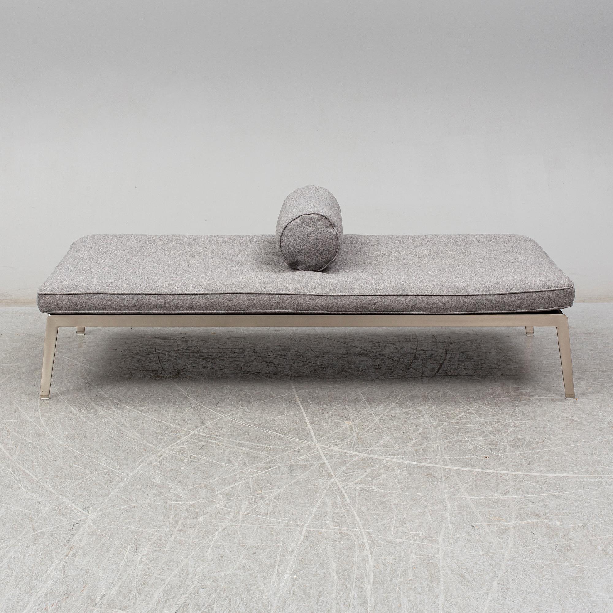 A 21st century Antonio Citterio "Magi" daybed by Flexform.