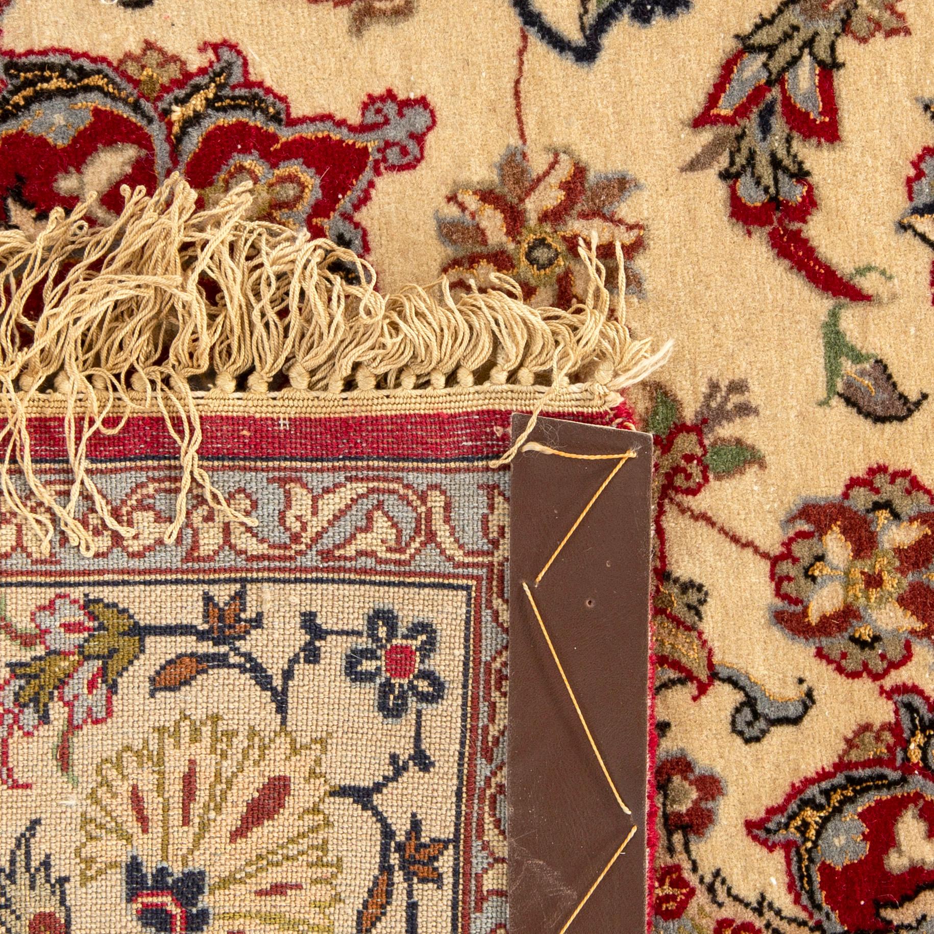 An Isfahan carpet semiantique paret silk on silk signed Seirafian ca 162 x 107 cm.