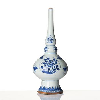 A Chinese blue and white porcelain water sprinkler, Qing dynasty, 18th century.