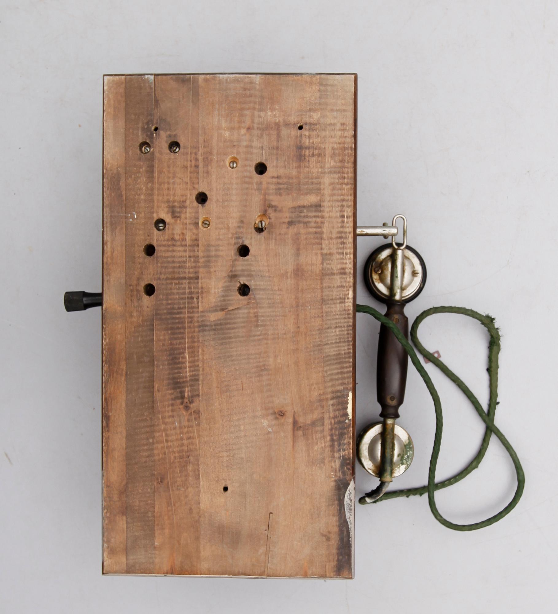 VÄGGTELEFON, 1900-talets första hälft.