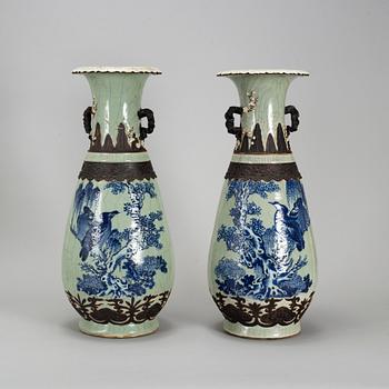 A large pair of Chinese blue and white porcelain vases, early 20th century.