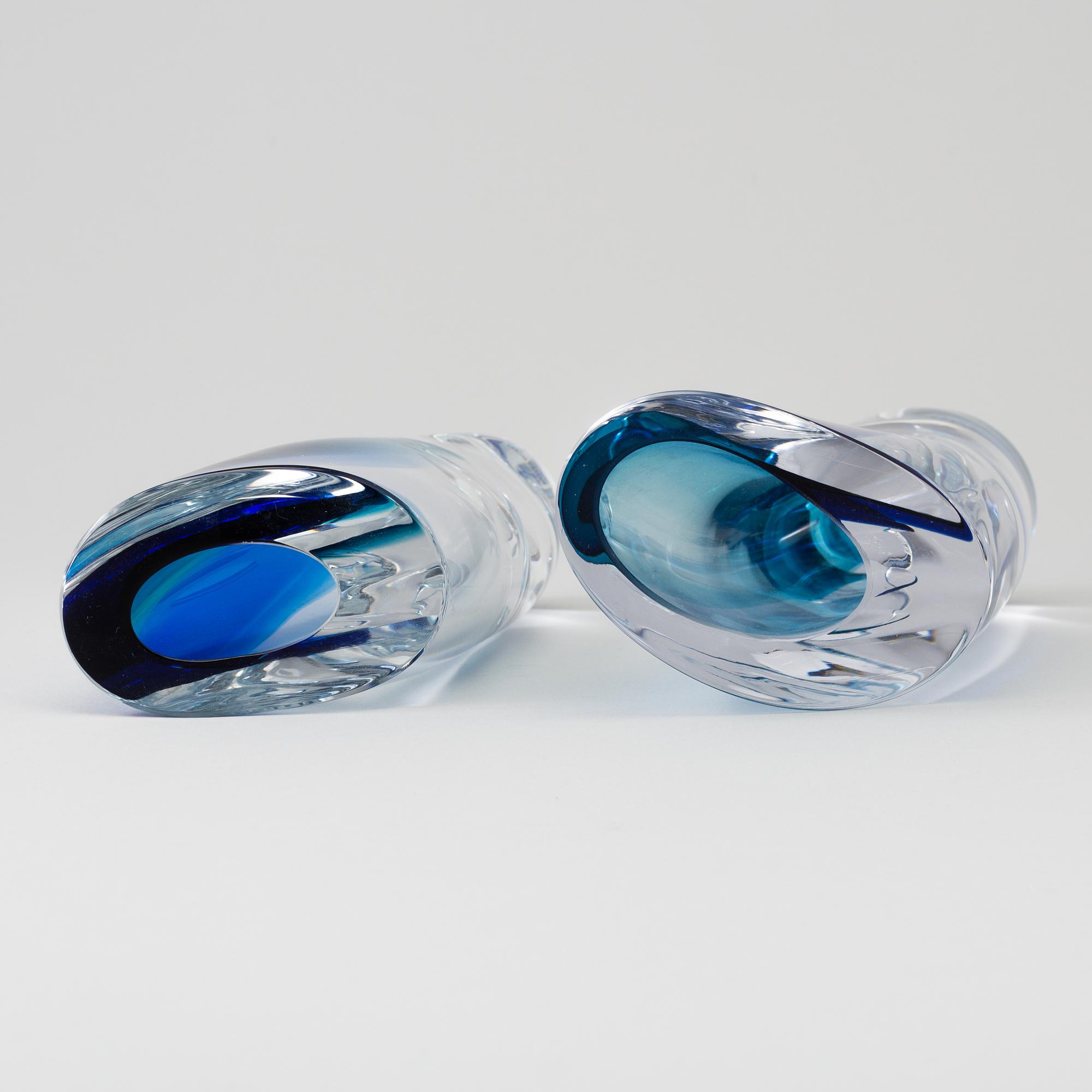 Two glass vases på Göran Wärff, Kosta  Boda, signed.